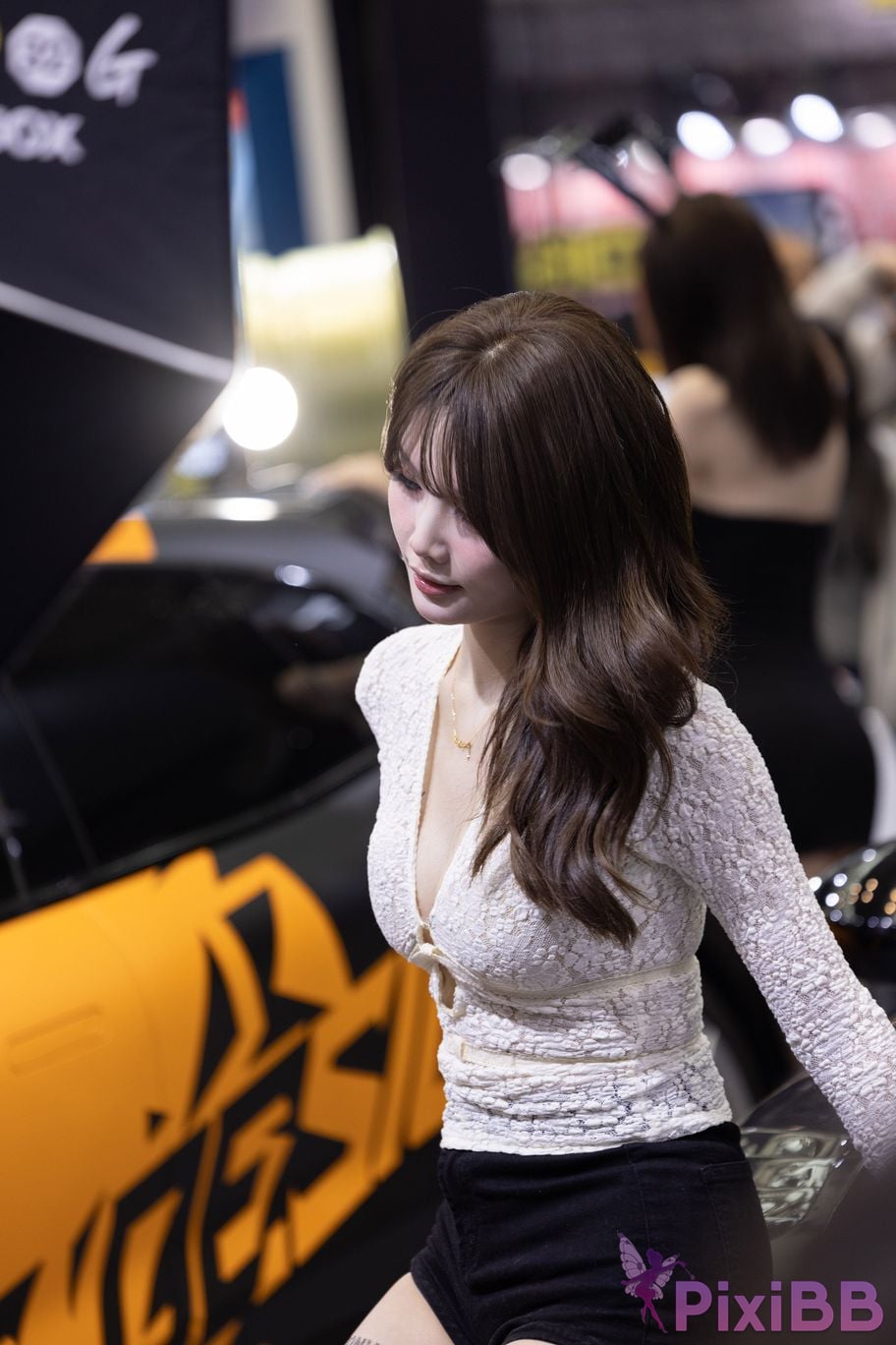 Featured Street Photography Works No.5894 Internet celebrity car models Xiao Sijia and Bingbing PixiBB.COM 009