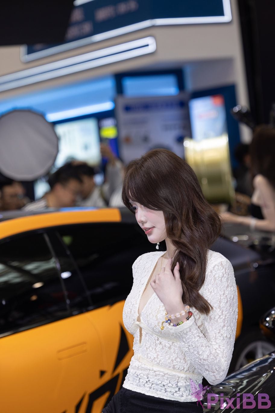 Featured Street Photography Works No.5894 Internet celebrity car models Xiao Sijia and Bingbing PixiBB.COM 023