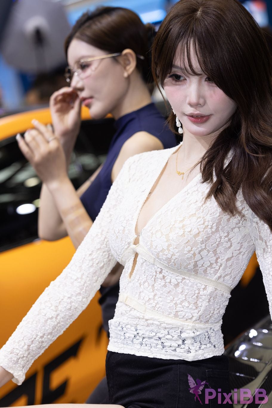 Featured Street Photography Works No.5894 Internet celebrity car models Xiao Sijia and Bingbing PixiBB.COM 050