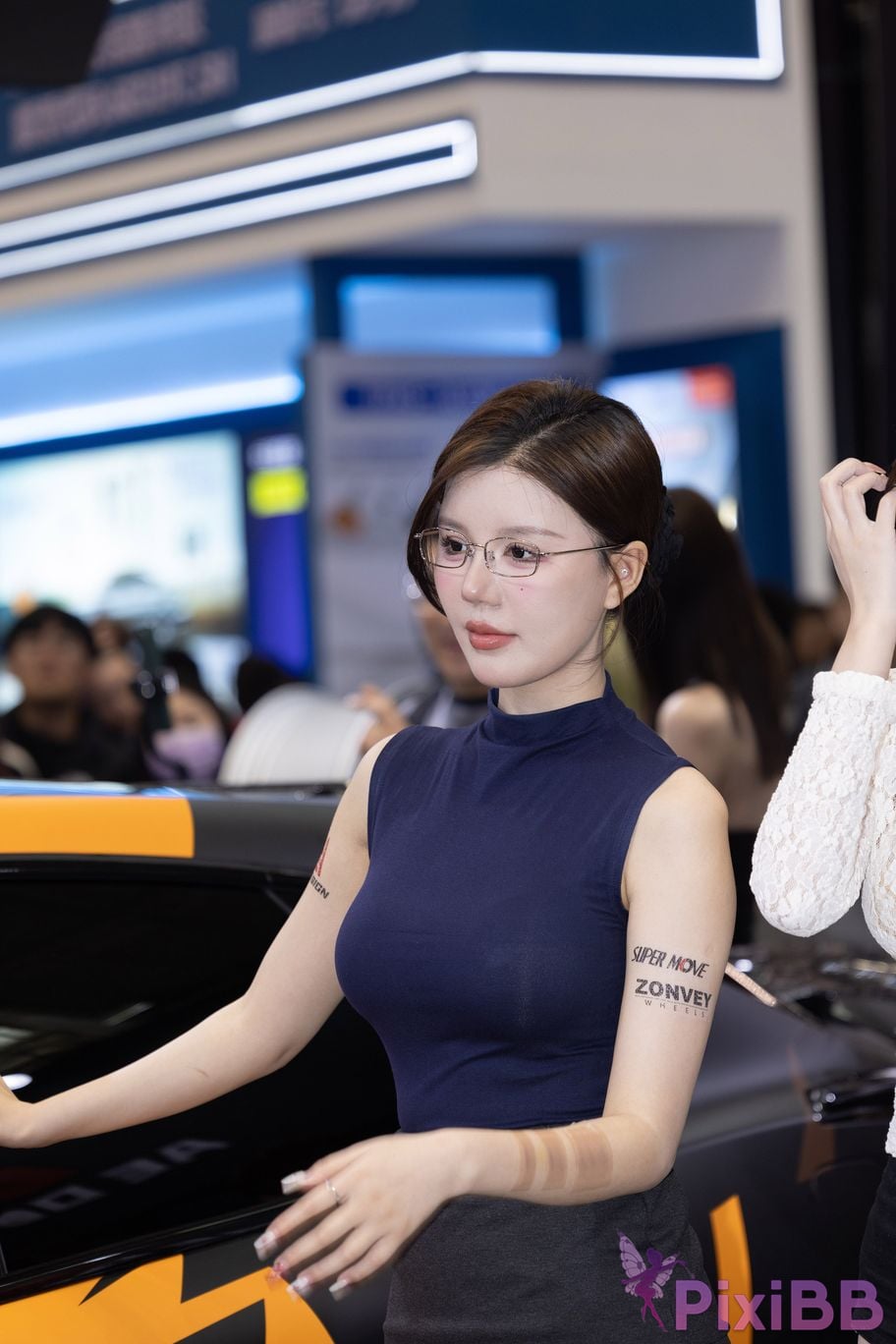 Featured Street Photography Works No.5894 Internet celebrity car models Xiao Sijia and Bingbing PixiBB.COM 070