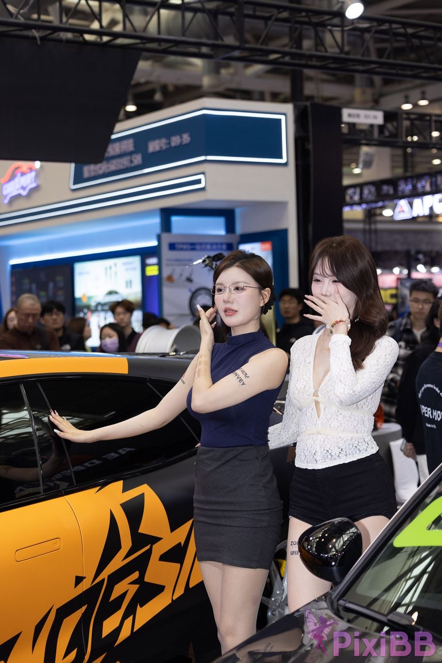 Featured Street Photography Works No.5894 Internet celebrity car models Xiao Sijia and Bingbing PixiBB.COM 071