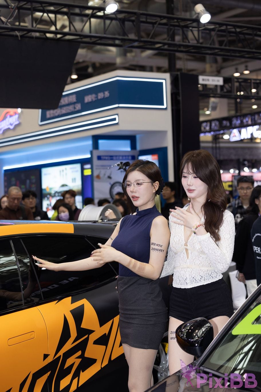 Featured Street Photography Works No.5894 Internet celebrity car models Xiao Sijia and Bingbing PixiBB.COM 072