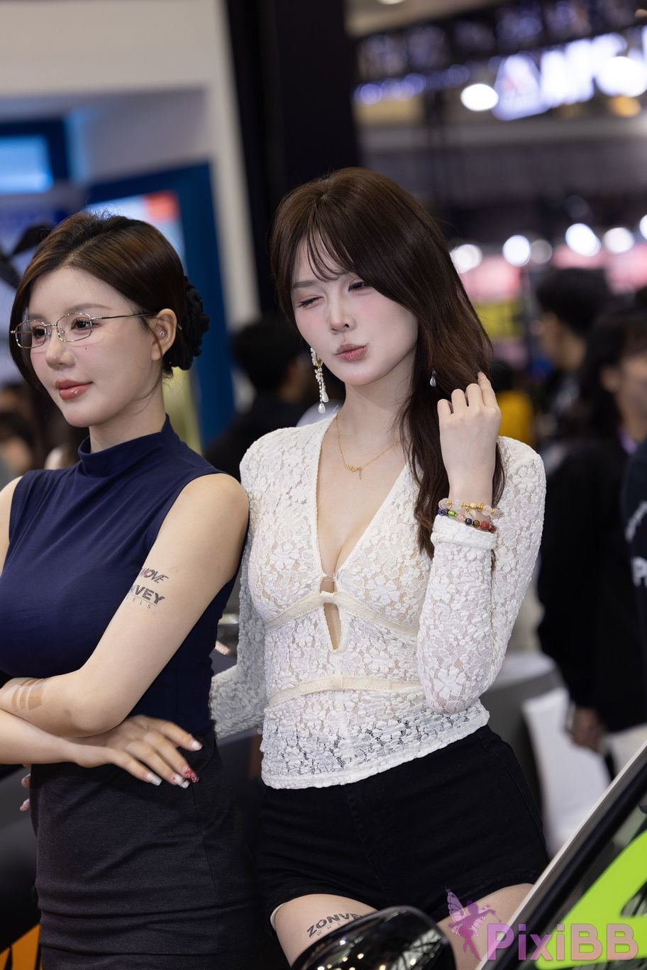 Featured Street Photography Works No.5894 Internet celebrity car models Xiao Sijia and Bingbing PixiBB.COM 074