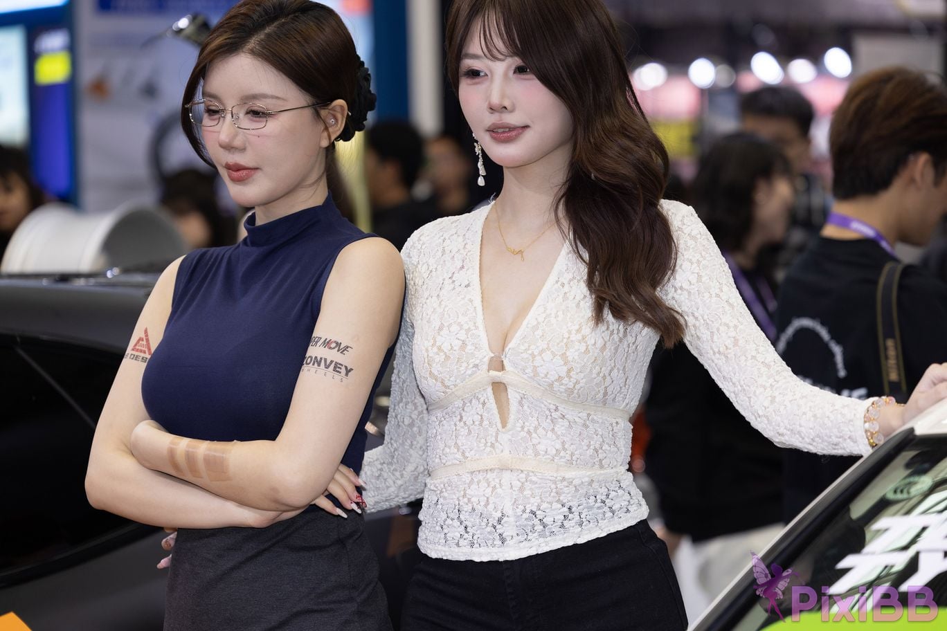 Featured Street Photography Works No.5894 Internet celebrity car models Xiao Sijia and Bingbing PixiBB.COM 075