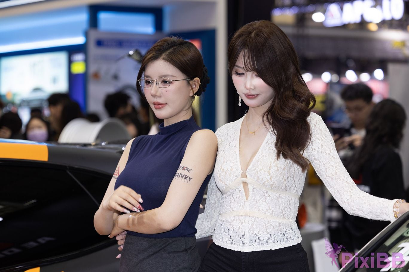 Featured Street Photography Works No.5894 Internet celebrity car models Xiao Sijia and Bingbing PixiBB.COM 079