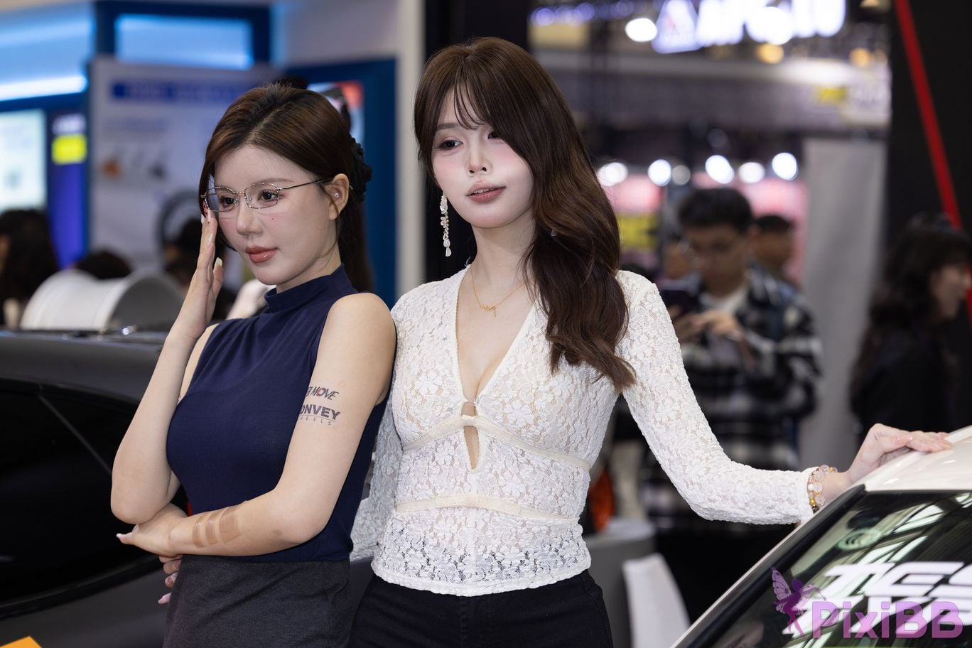 Featured Street Photography Works No.5894 Internet celebrity car models Xiao Sijia and Bingbing PixiBB.COM 080