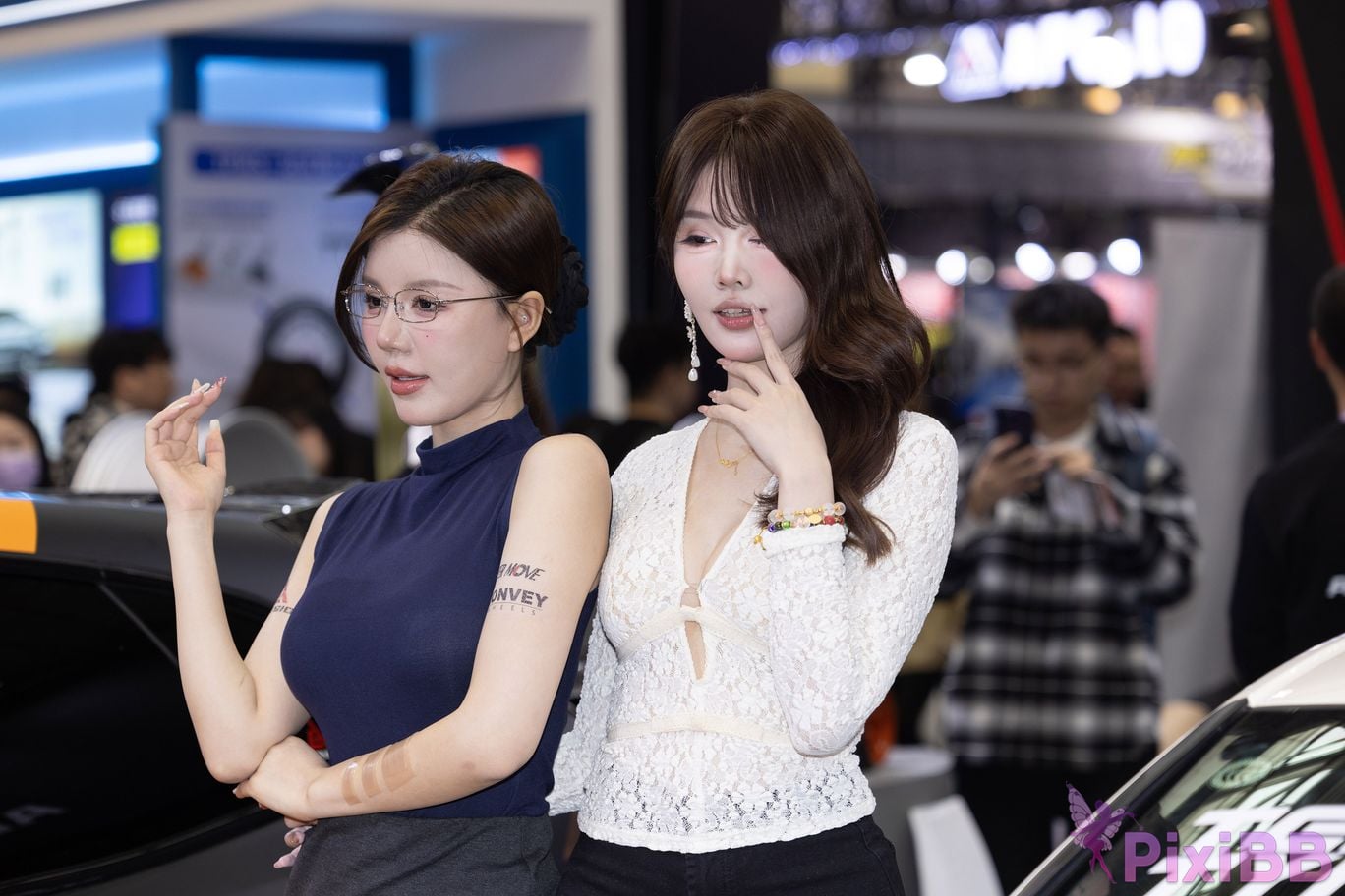 Featured Street Photography Works No.5894 Internet celebrity car models Xiao Sijia and Bingbing PixiBB.COM 082