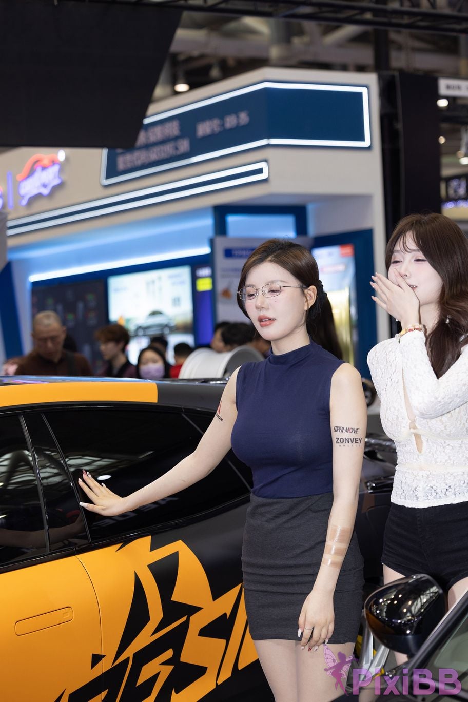 Featured Street Photography Works No.5894 Internet celebrity car models Xiao Sijia and Bingbing PixiBB.COM 084