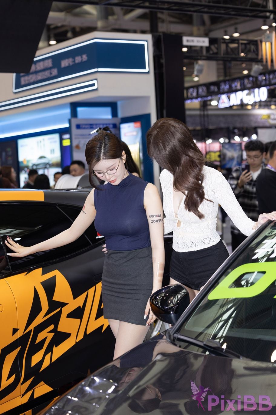 Featured Street Photography Works No.5894 Internet celebrity car models Xiao Sijia and Bingbing PixiBB.COM 087