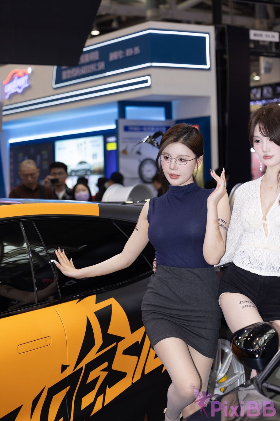 Featured Street Photography Works No.5894 Internet celebrity car models Xiao Sijia and Bingbing PixiBB.COM 089