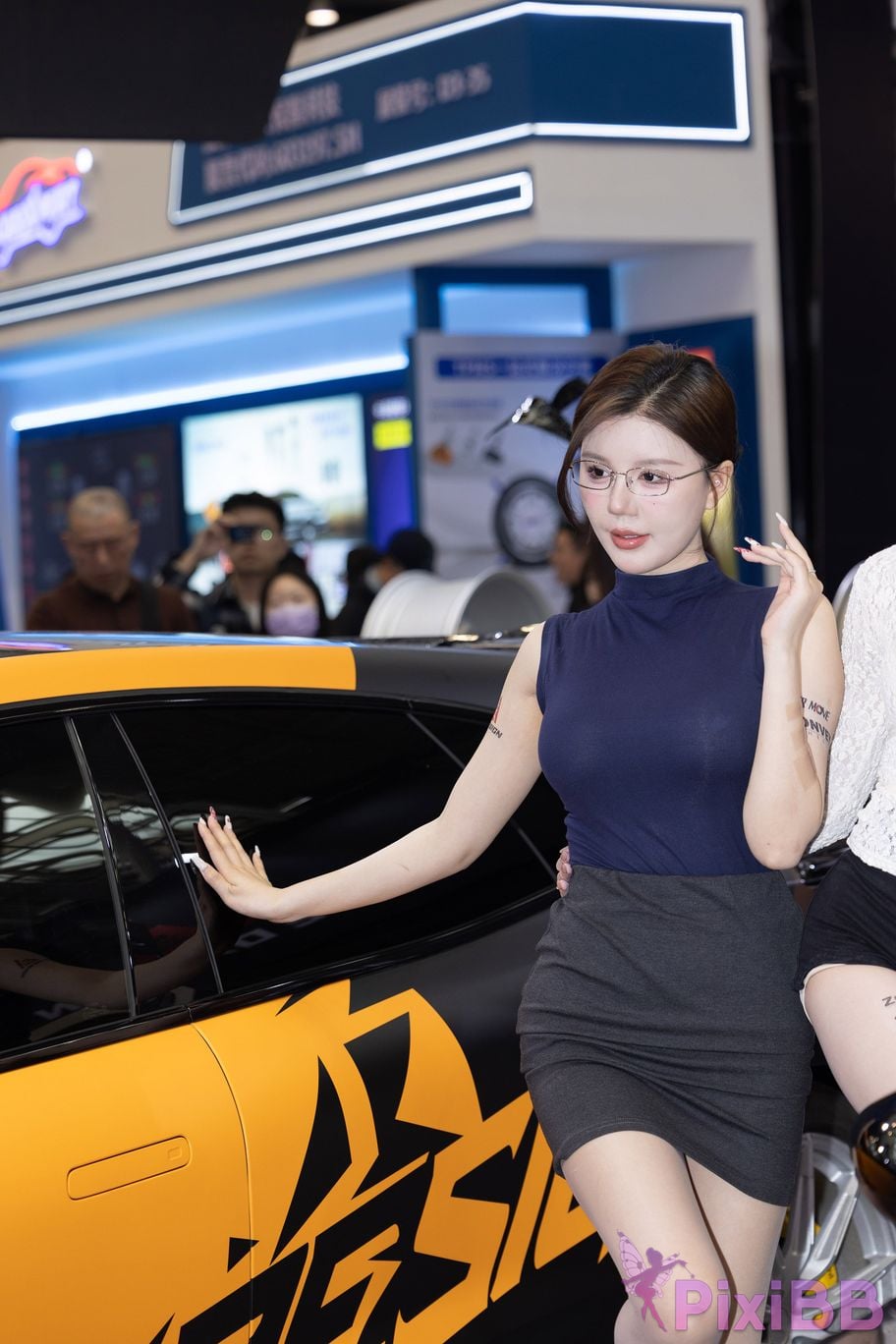 Featured Street Photography Works No.5894 Internet celebrity car models Xiao Sijia and Bingbing PixiBB.COM 090