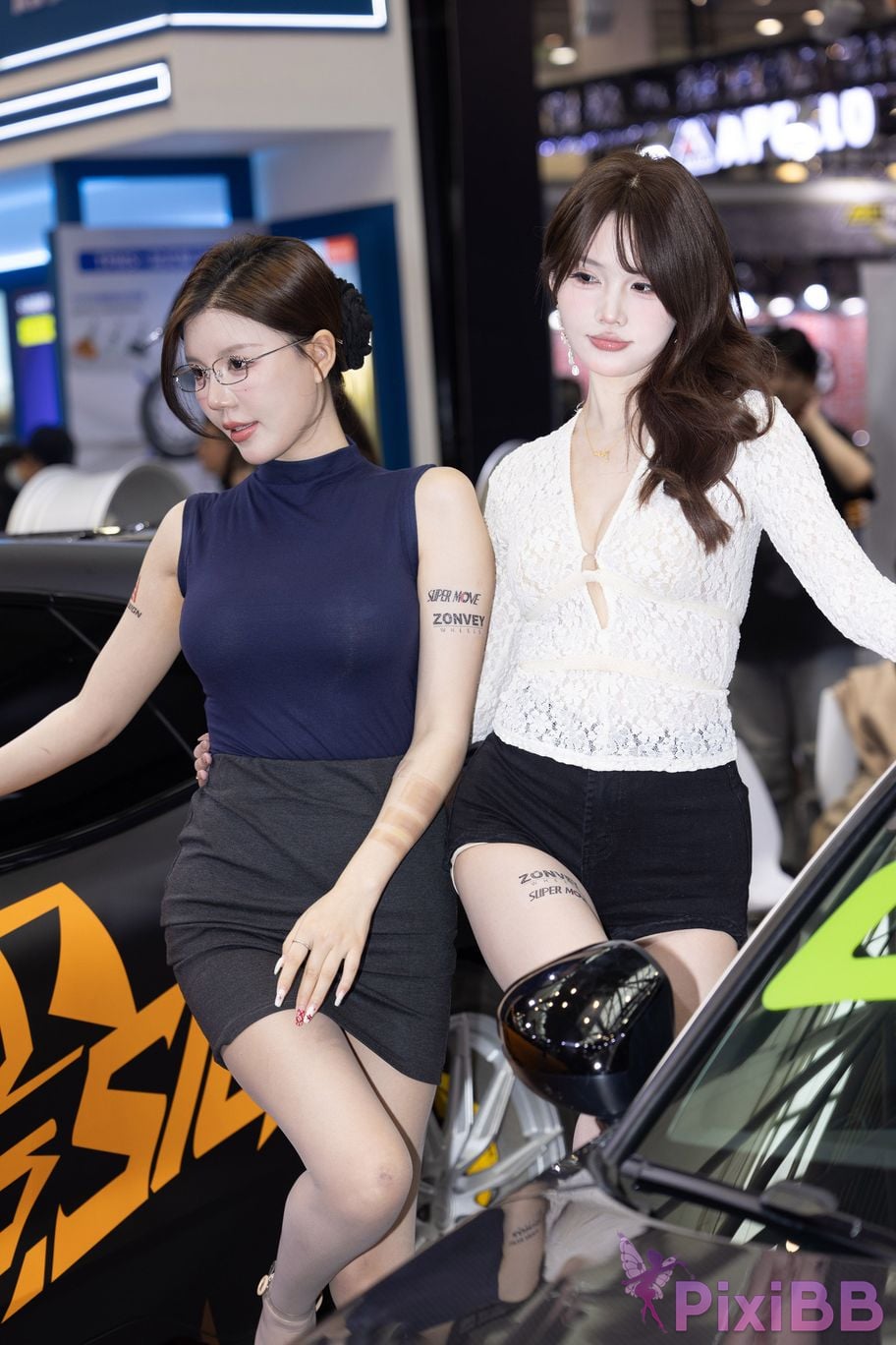 Featured Street Photography Works No.5894 Internet celebrity car models Xiao Sijia and Bingbing PixiBB.COM 091