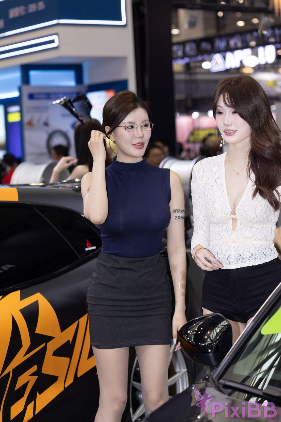 Featured Street Photography Works No.5894 Internet celebrity car models Xiao Sijia and Bingbing PixiBB.COM 093