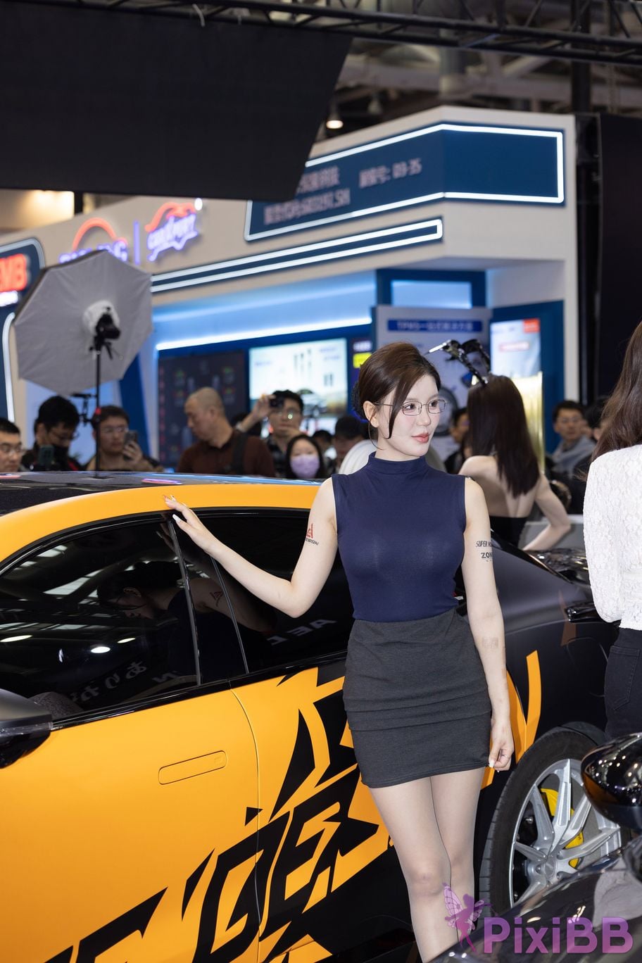 Featured Street Photography Works No.5894 Internet celebrity car models Xiao Sijia and Bingbing PixiBB.COM 096
