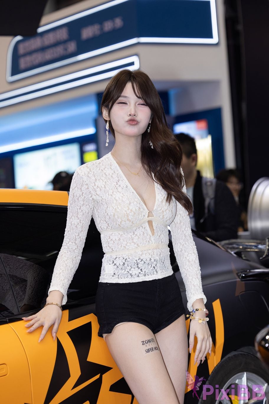 Featured Street Photography Works No.5894 Internet celebrity car models Xiao Sijia and Bingbing PixiBB.COM 114
