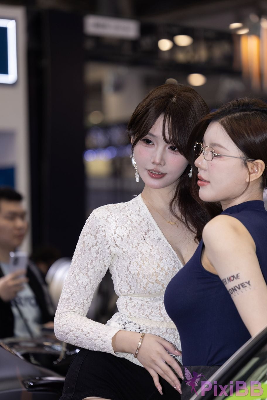 Featured Street Photography Works No.5894 Internet celebrity car models Xiao Sijia and Bingbing PixiBB.COM 118