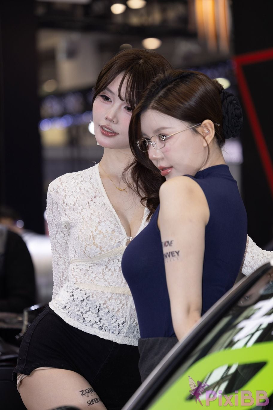 Featured Street Photography Works No.5894 Internet celebrity car models Xiao Sijia and Bingbing PixiBB.COM 120