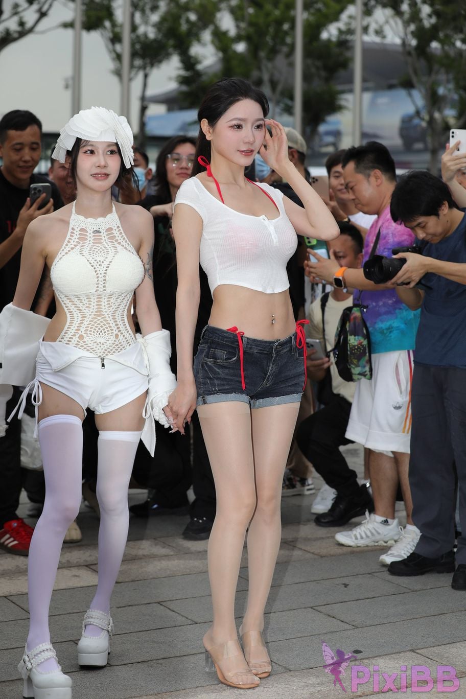 Featured Street Photography Works No.5899 Xiaojuns silk hot pants showing off her navel PixiBB.COM 066