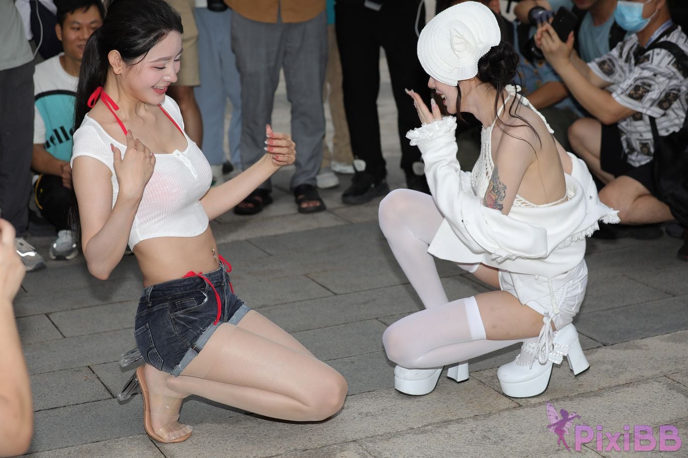Featured Street Photography Works No.5899 Xiaojuns silk hot pants showing off her navel PixiBB.COM 118