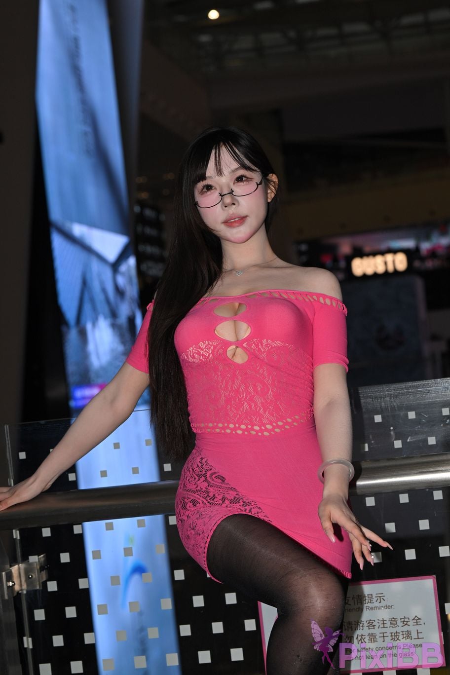 Featured Street Photography Works No.5900 Jingyao sexy slit black stockings PixiBB.COM 001