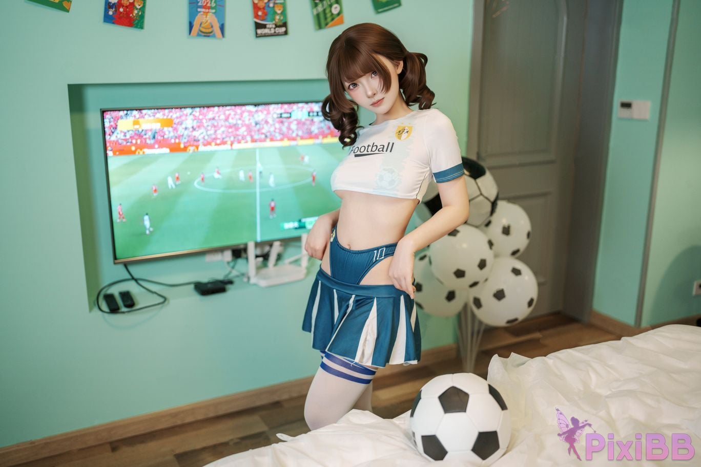 Cosplayer Bangni Bonnie football sweetheart PixiBB.COM 031