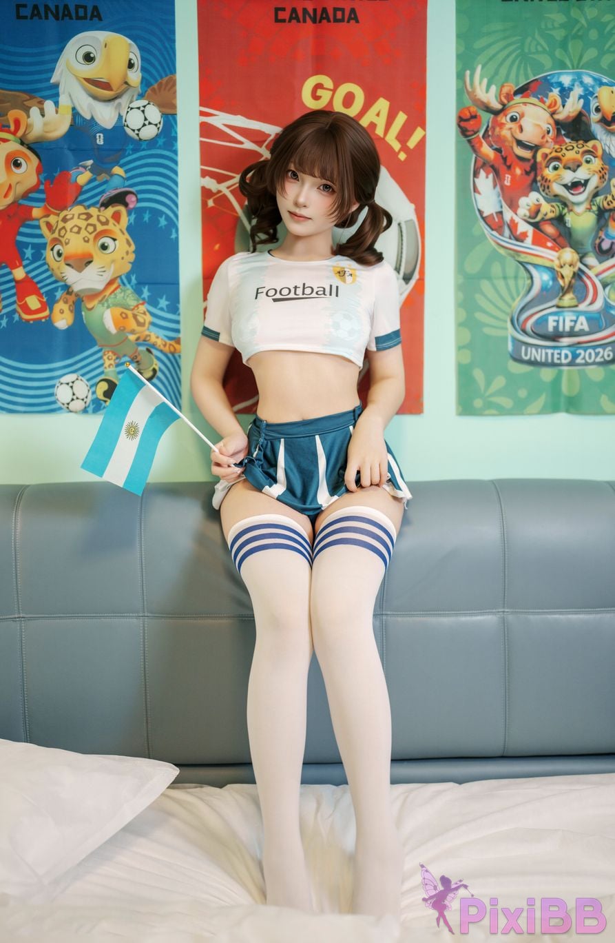 Cosplayer Bangni Bonnie football sweetheart PixiBB.COM 052