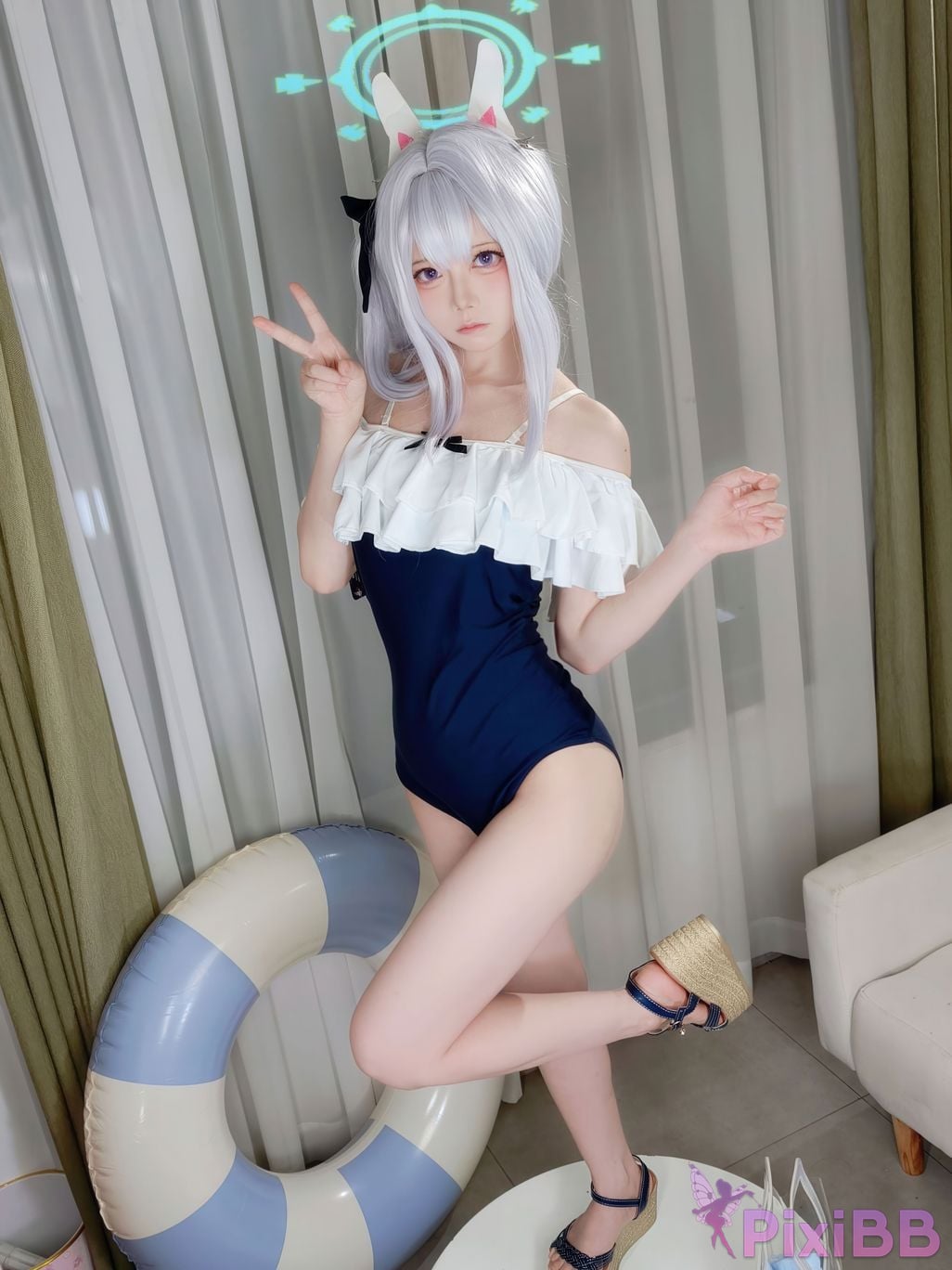 Cosplayer Son miko Blue Archive Yuexue Gongzi swimsuit PixiBB.COM 001