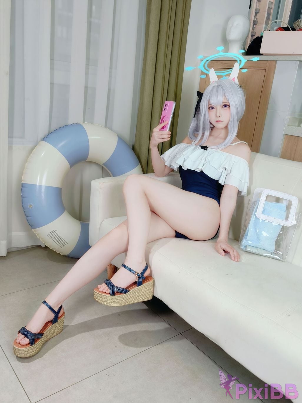 Cosplayer Son miko Blue Archive Yuexue Gongzi swimsuit PixiBB.COM 004