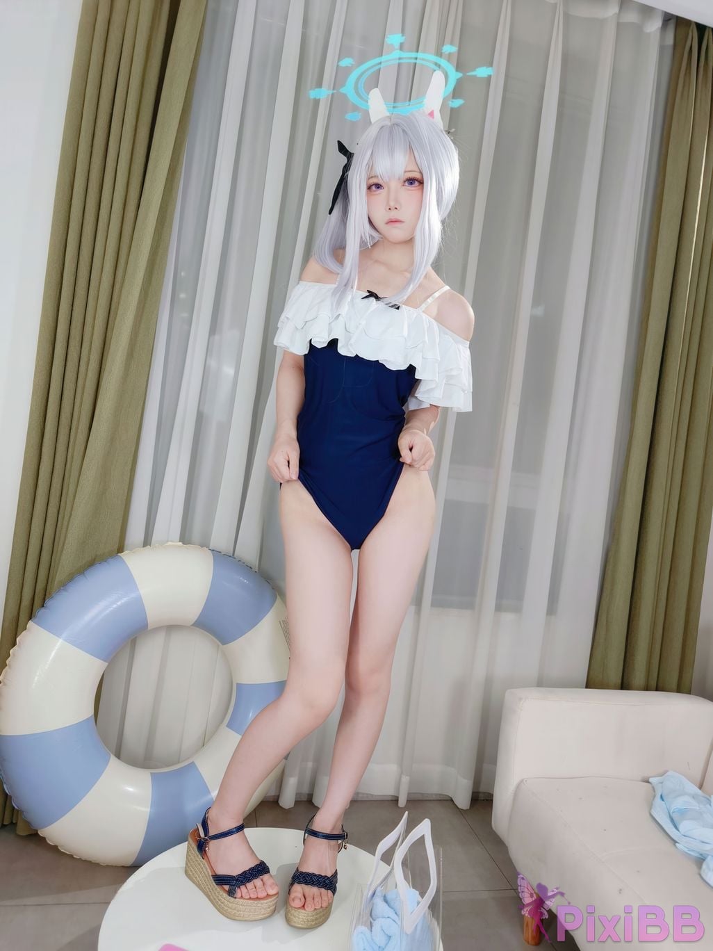Cosplayer Son miko Blue Archive Yuexue Gongzi swimsuit PixiBB.COM 009