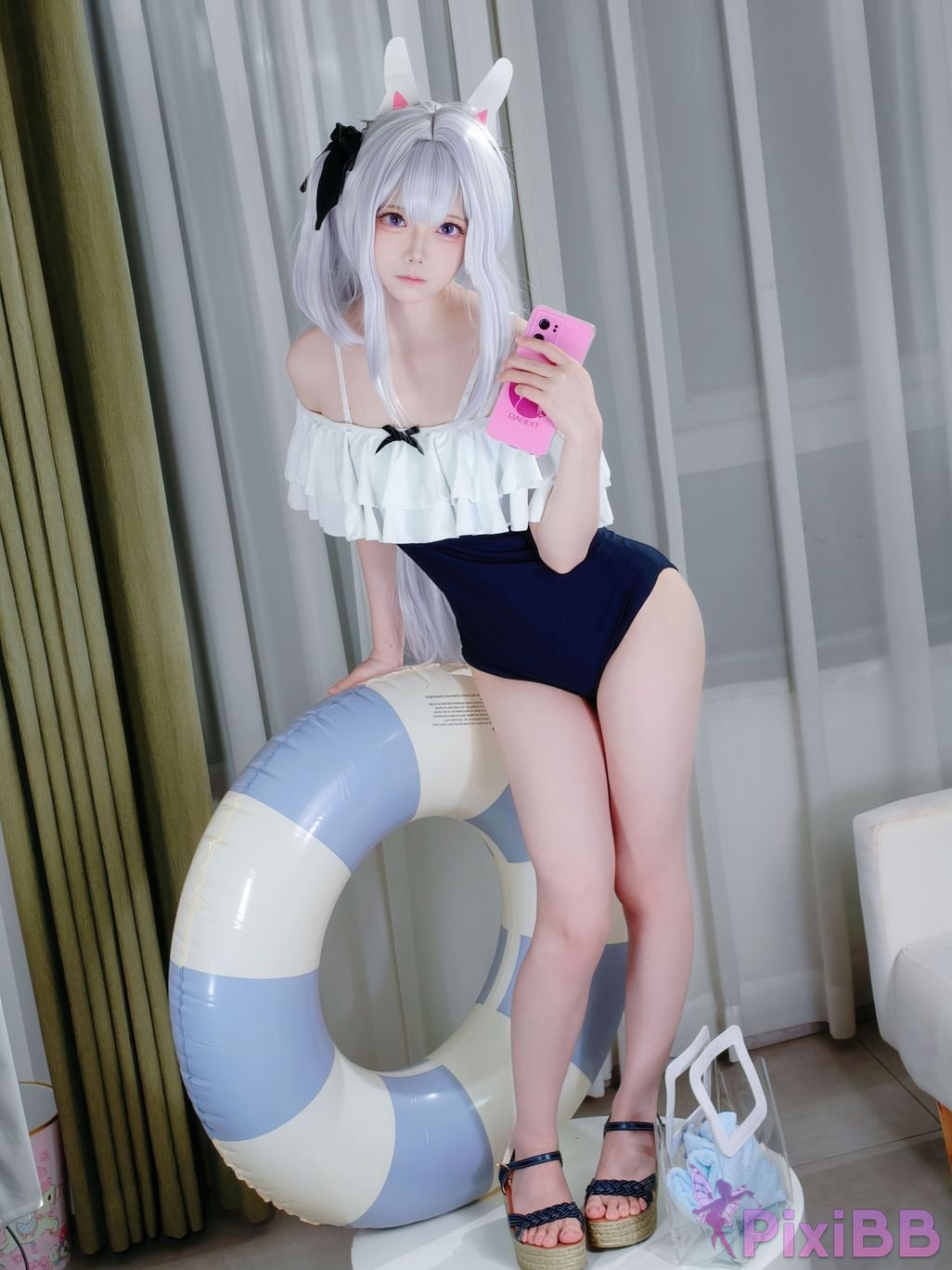 Cosplayer Son miko Blue Archive Yuexue Gongzi swimsuit PixiBB.COM 017