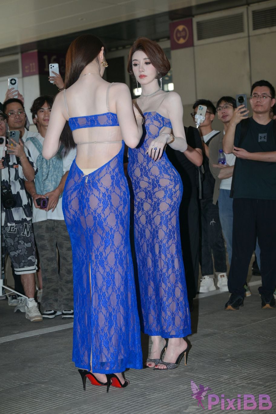 Featured Street Photography Works No.5904 Double beauties in blue skirt PixiBB.COM 056
