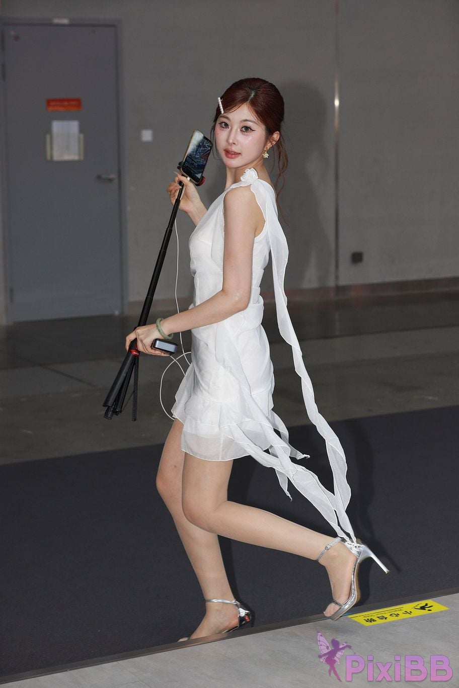 Featured Street Photography Works No.5907 Your Xiao Qiao silk silver high heels PixiBB.COM 184
