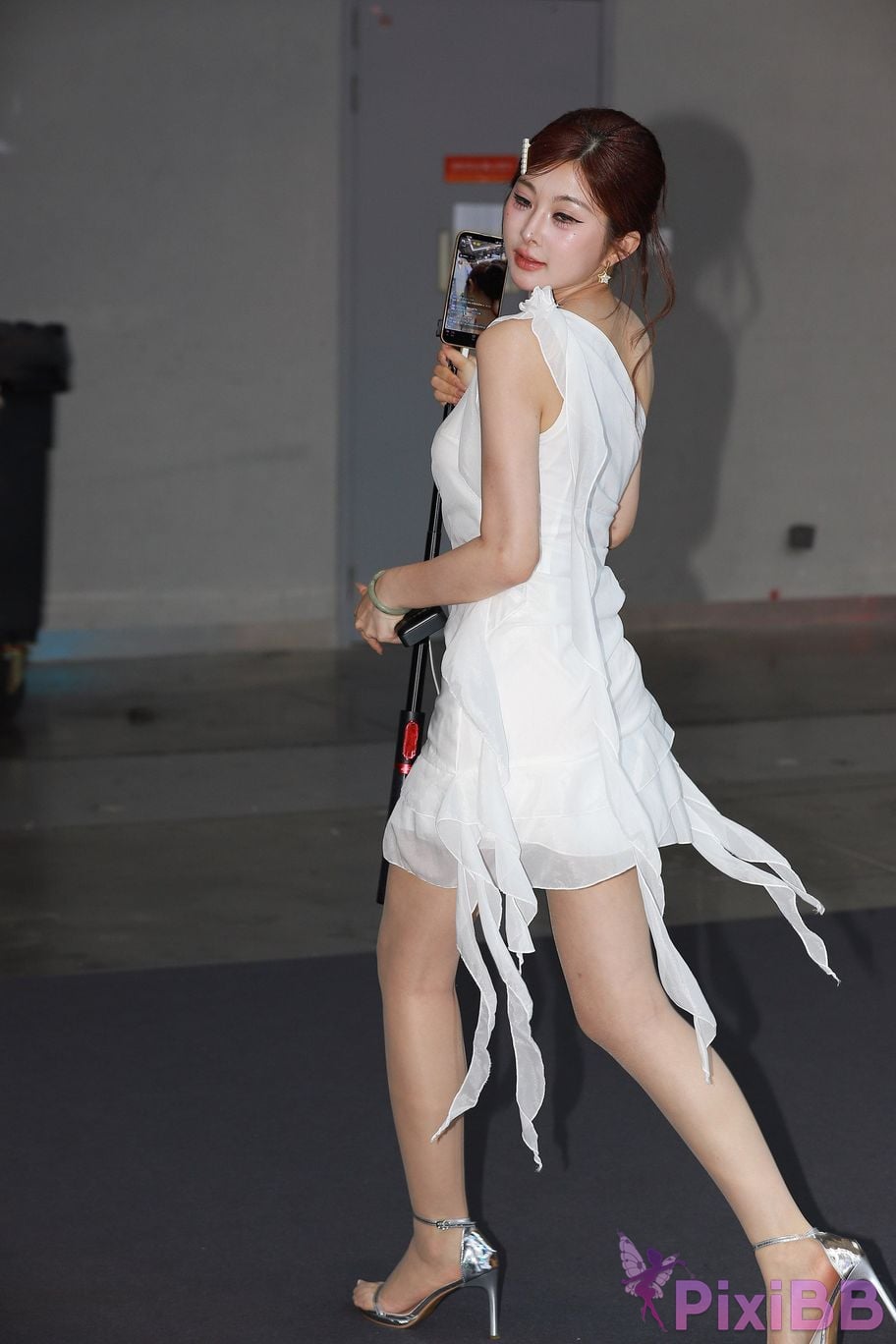 Featured Street Photography Works No.5907 Your Xiao Qiao silk silver high heels PixiBB.COM 185