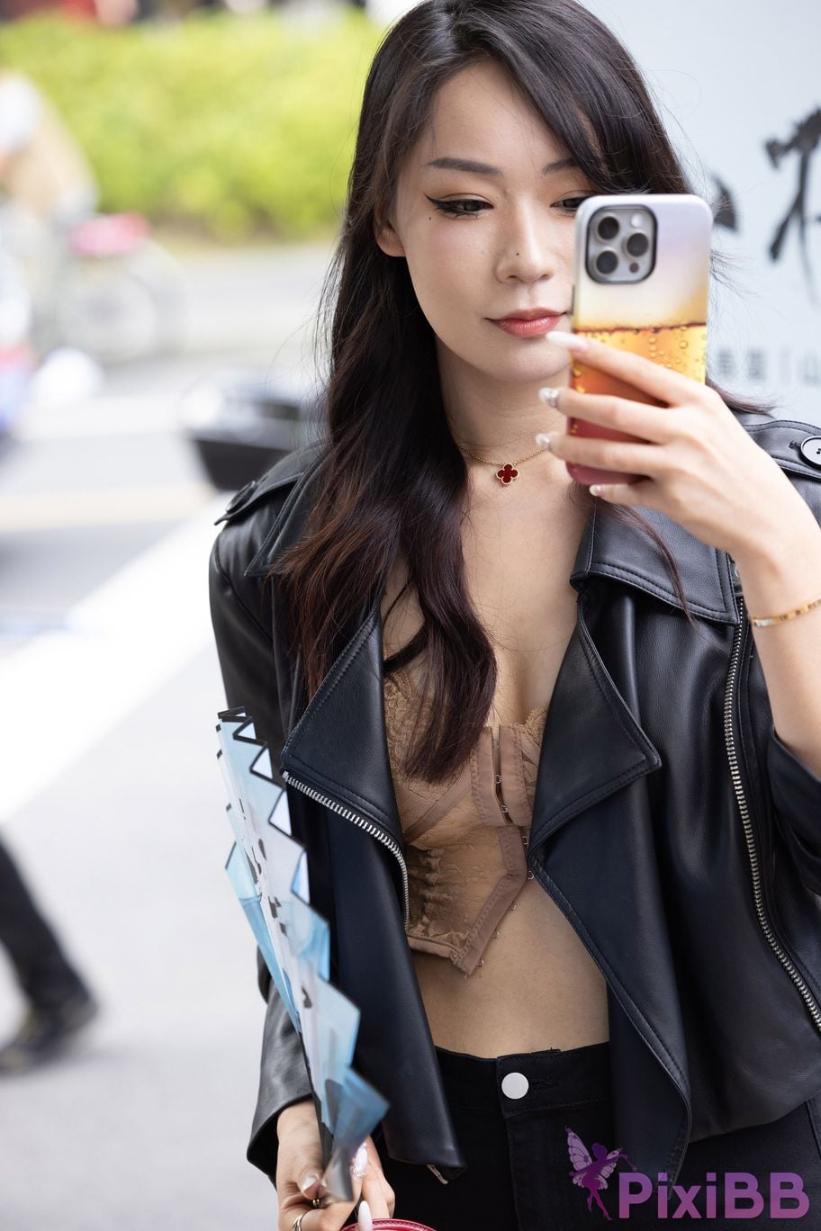 Featured Street Photography Works No.5910 The best lady with beautiful breasts PixiBB.COM 005