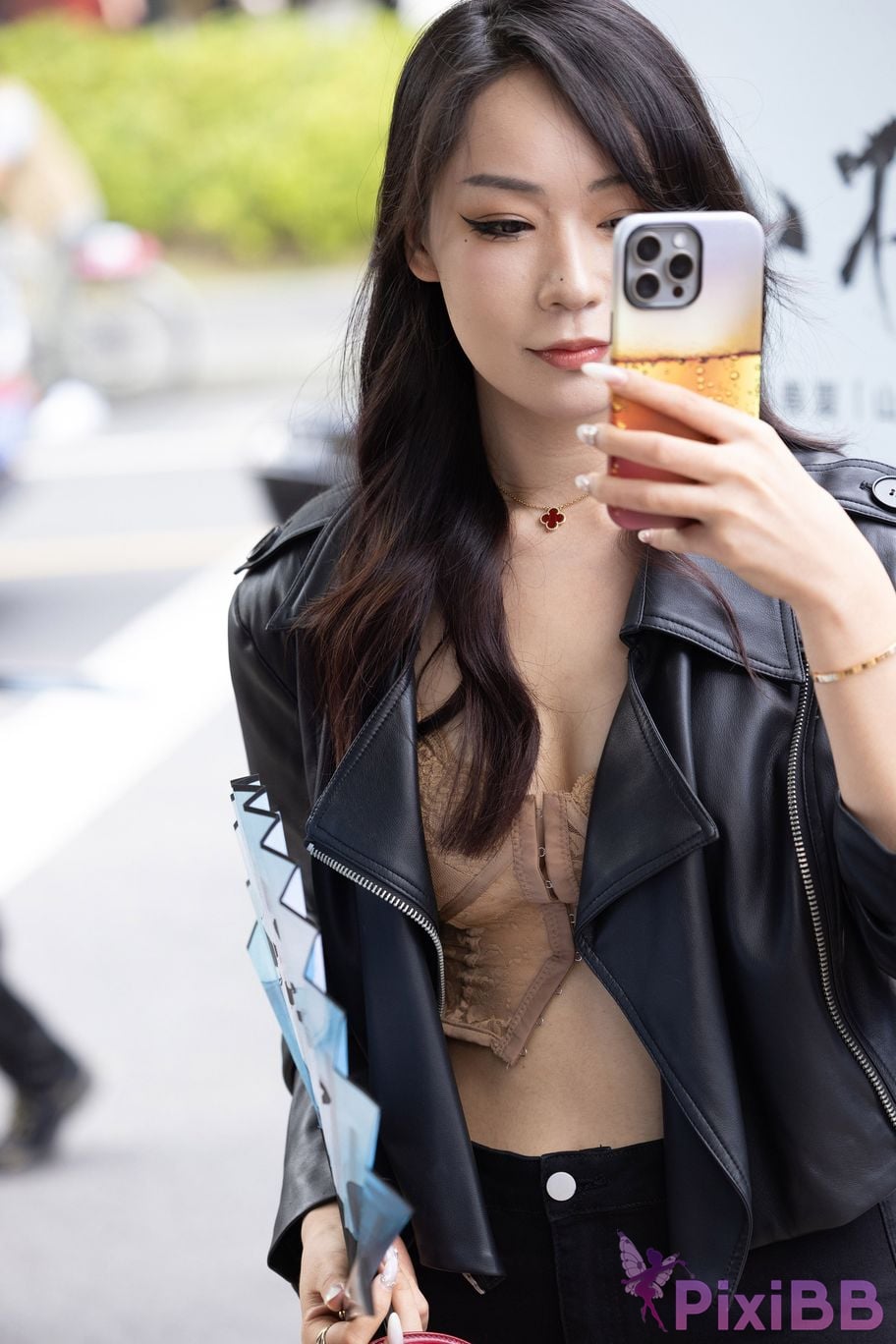 Featured Street Photography Works No.5910 The best lady with beautiful breasts PixiBB.COM 006