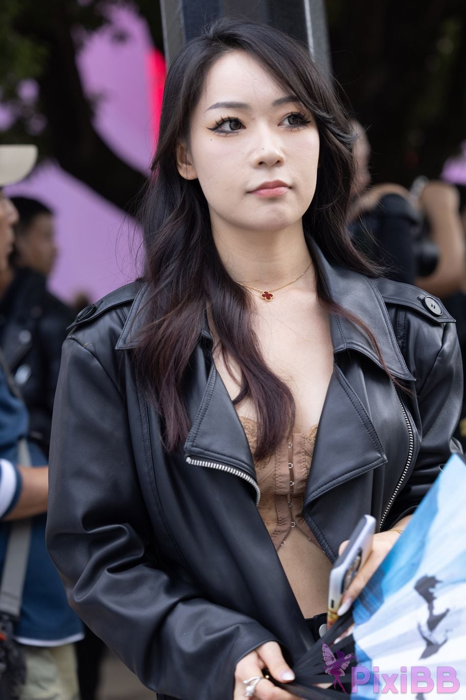 Featured Street Photography Works No.5910 The best lady with beautiful breasts PixiBB.COM 015