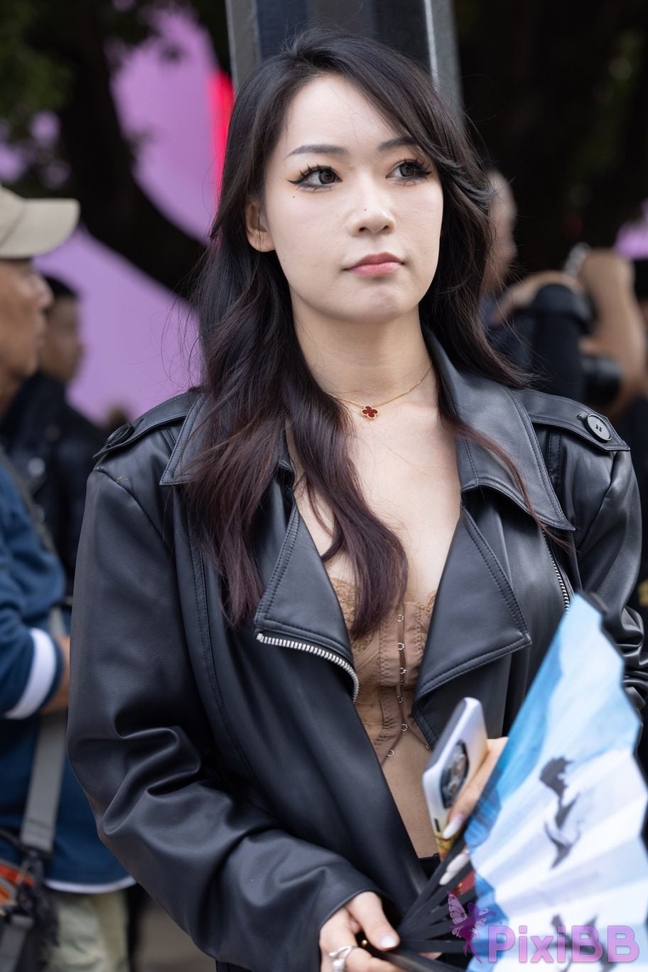 Featured Street Photography Works No.5910 The best lady with beautiful breasts PixiBB.COM 016