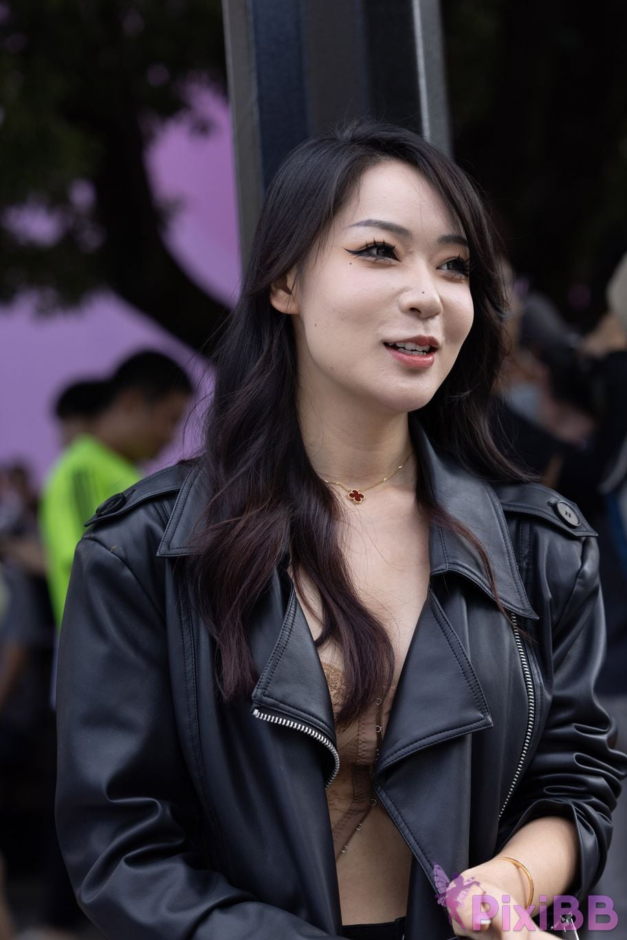 Featured Street Photography Works No.5910 The best lady with beautiful breasts PixiBB.COM 018