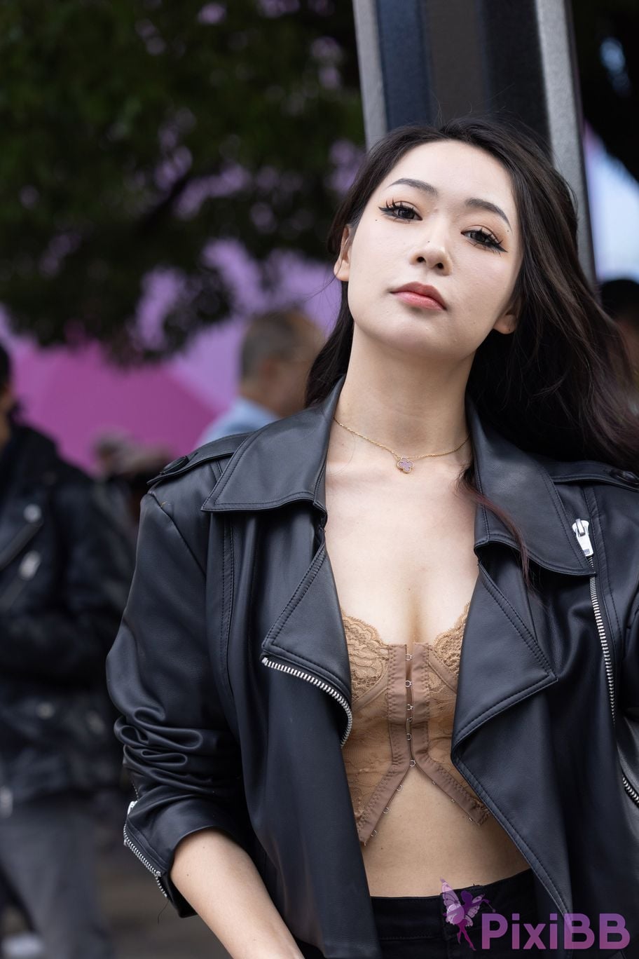 Featured Street Photography Works No.5910 The best lady with beautiful breasts PixiBB.COM 019
