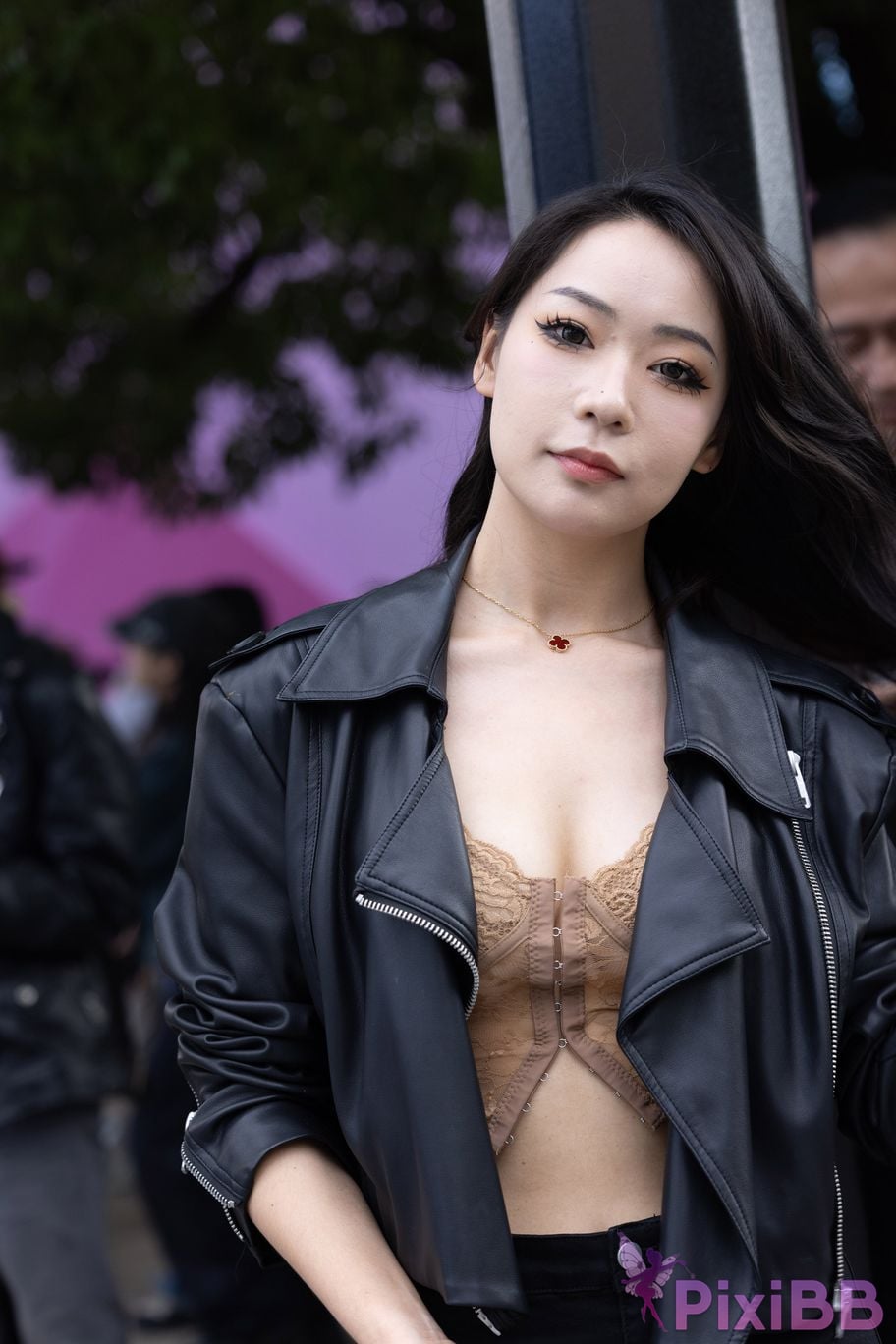 Featured Street Photography Works No.5910 The best lady with beautiful breasts PixiBB.COM 022