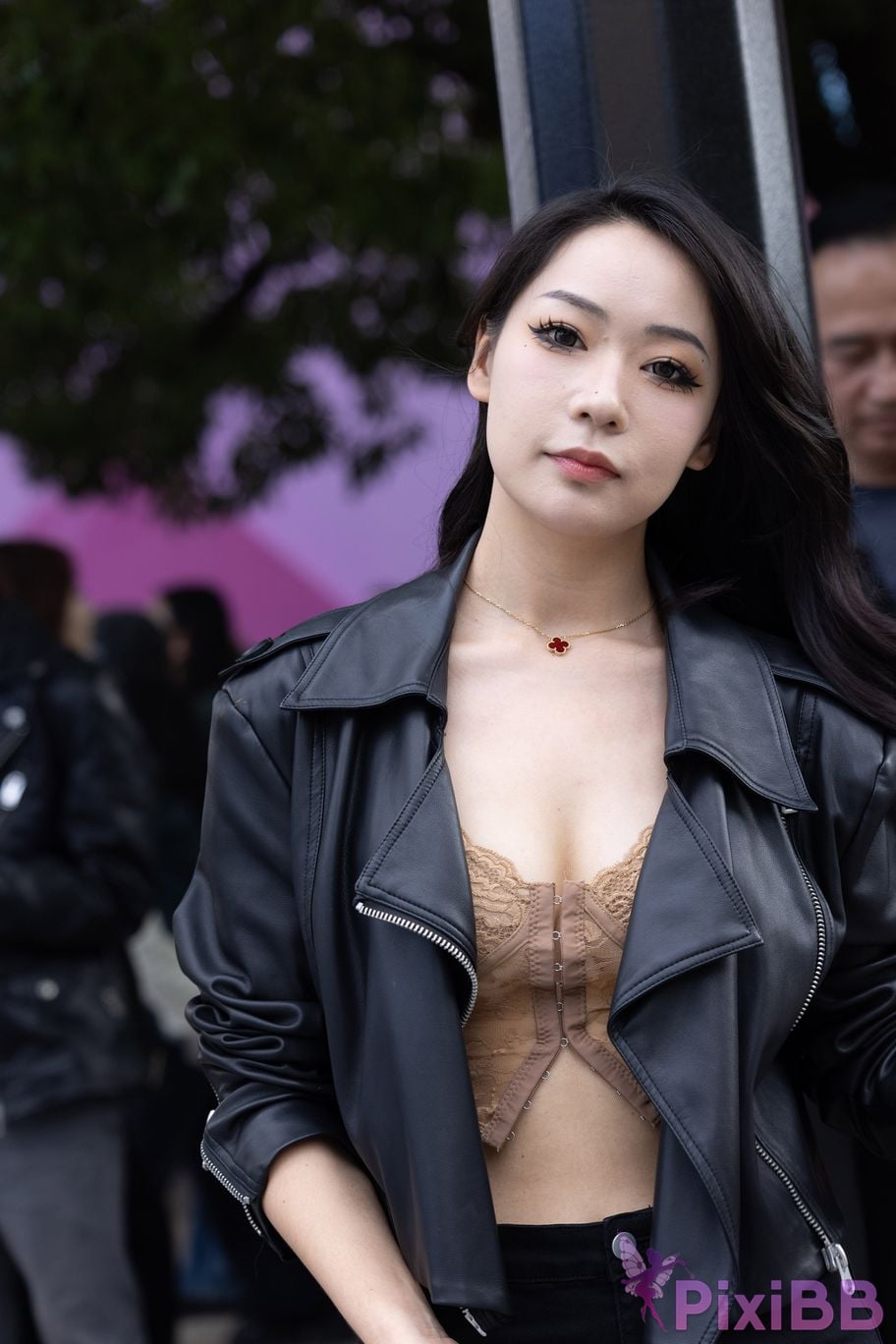 Featured Street Photography Works No.5910 The best lady with beautiful breasts PixiBB.COM 023
