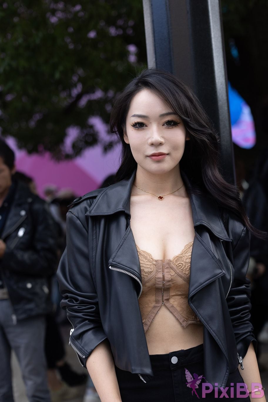 Featured Street Photography Works No.5910 The best lady with beautiful breasts PixiBB.COM 030