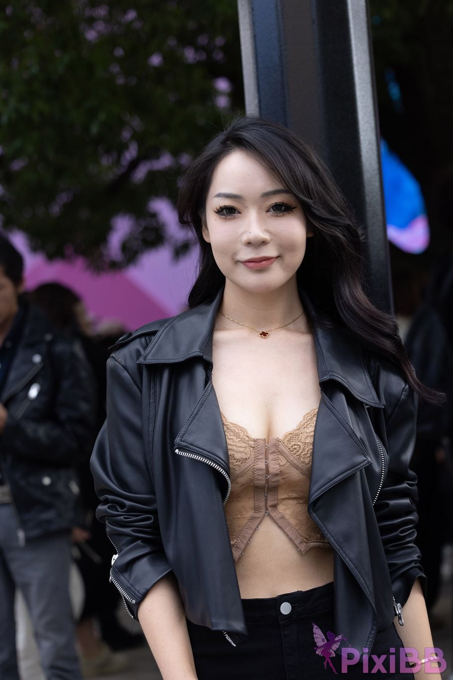 Featured Street Photography Works No.5910 The best lady with beautiful breasts PixiBB.COM 032