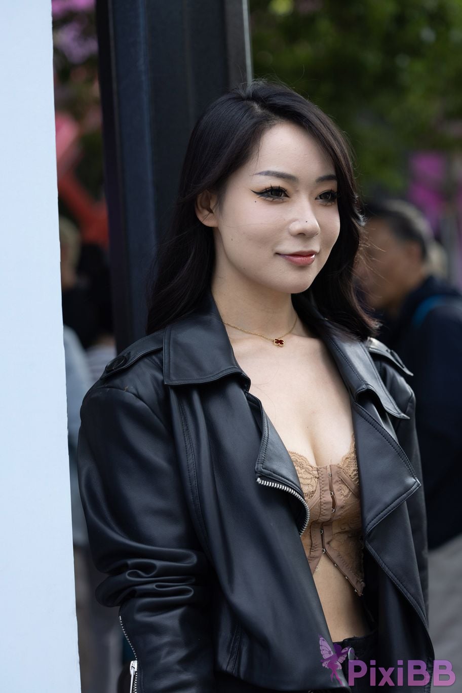 Featured Street Photography Works No.5910 The best lady with beautiful breasts PixiBB.COM 034