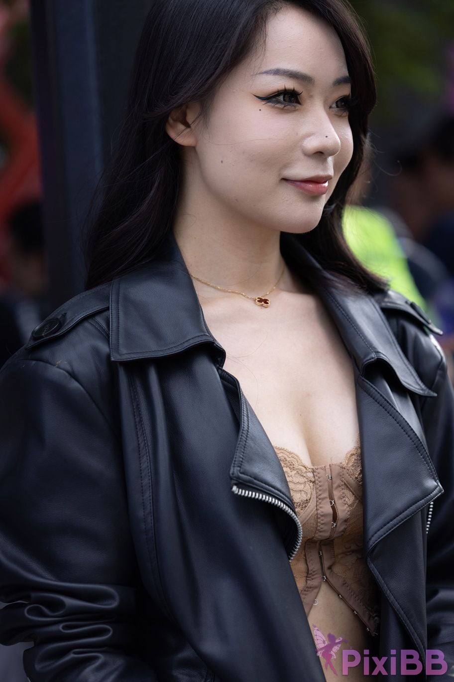 Featured Street Photography Works No.5910 The best lady with beautiful breasts PixiBB.COM 036
