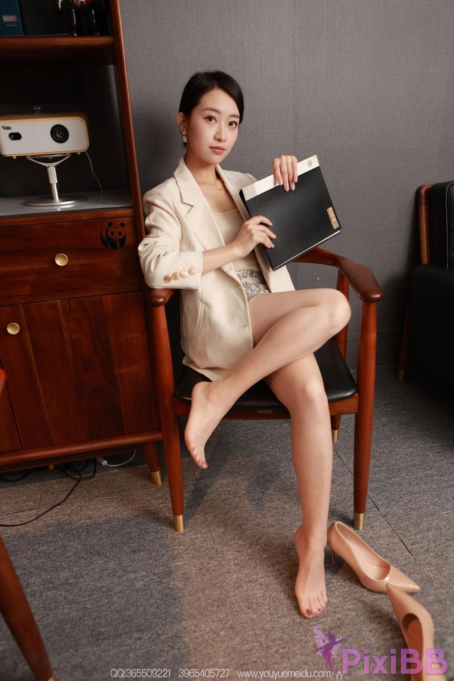 IESS Unconventional Interests No.2297 Xiaojie Python pattern leather skirt Down PixiBB.COM 022