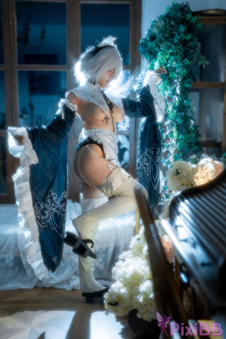 Cosplayer Iron hand calls the beast Small u maid 2b soft light PixiBB.COM 012
