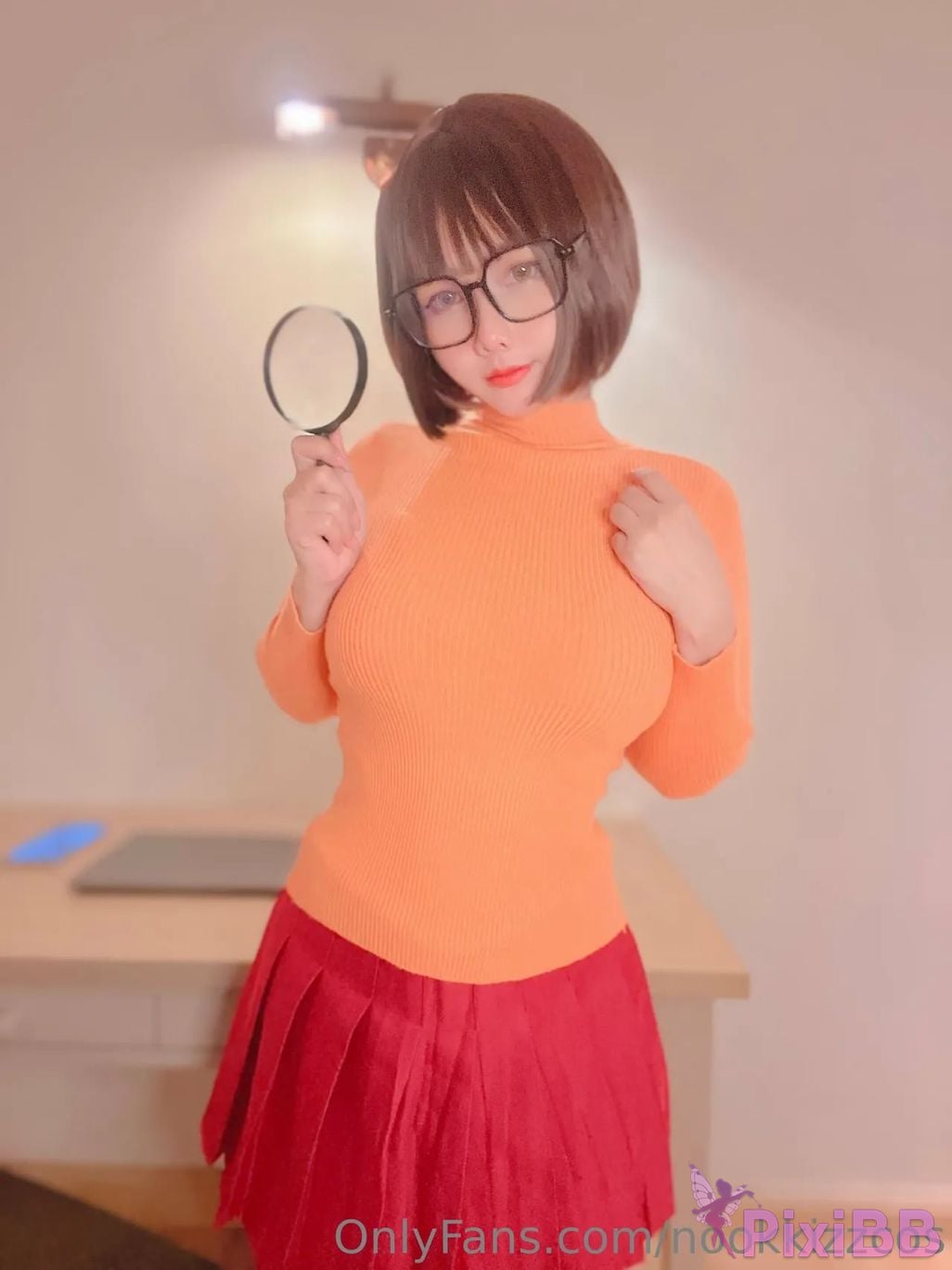 Cosplayer nookkizzcos Velma PixiBB.COM 001