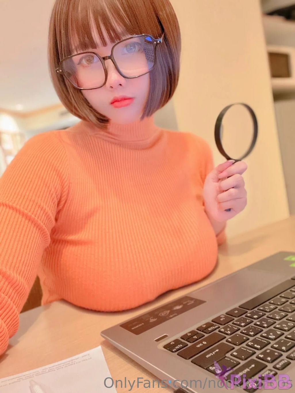 Cosplayer nookkizzcos Velma PixiBB.COM 004