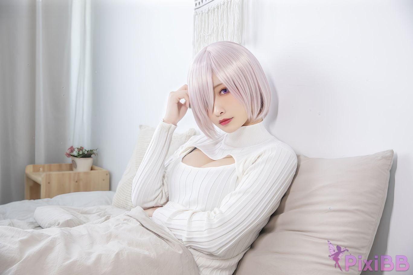 Cosplayer Luo Li LoLiSAMA Matthew Kyrelight open chest sweater PixiBB.COM 004